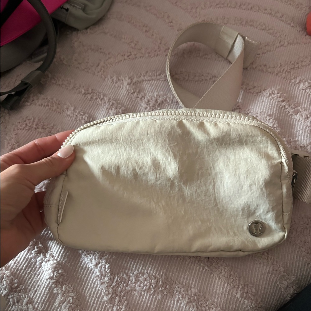LULULEMON EVERYWHERE BELT BAG